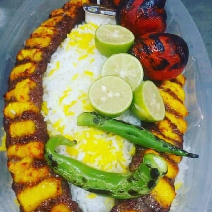 تهیه غذا و چلوکبابی ایمان