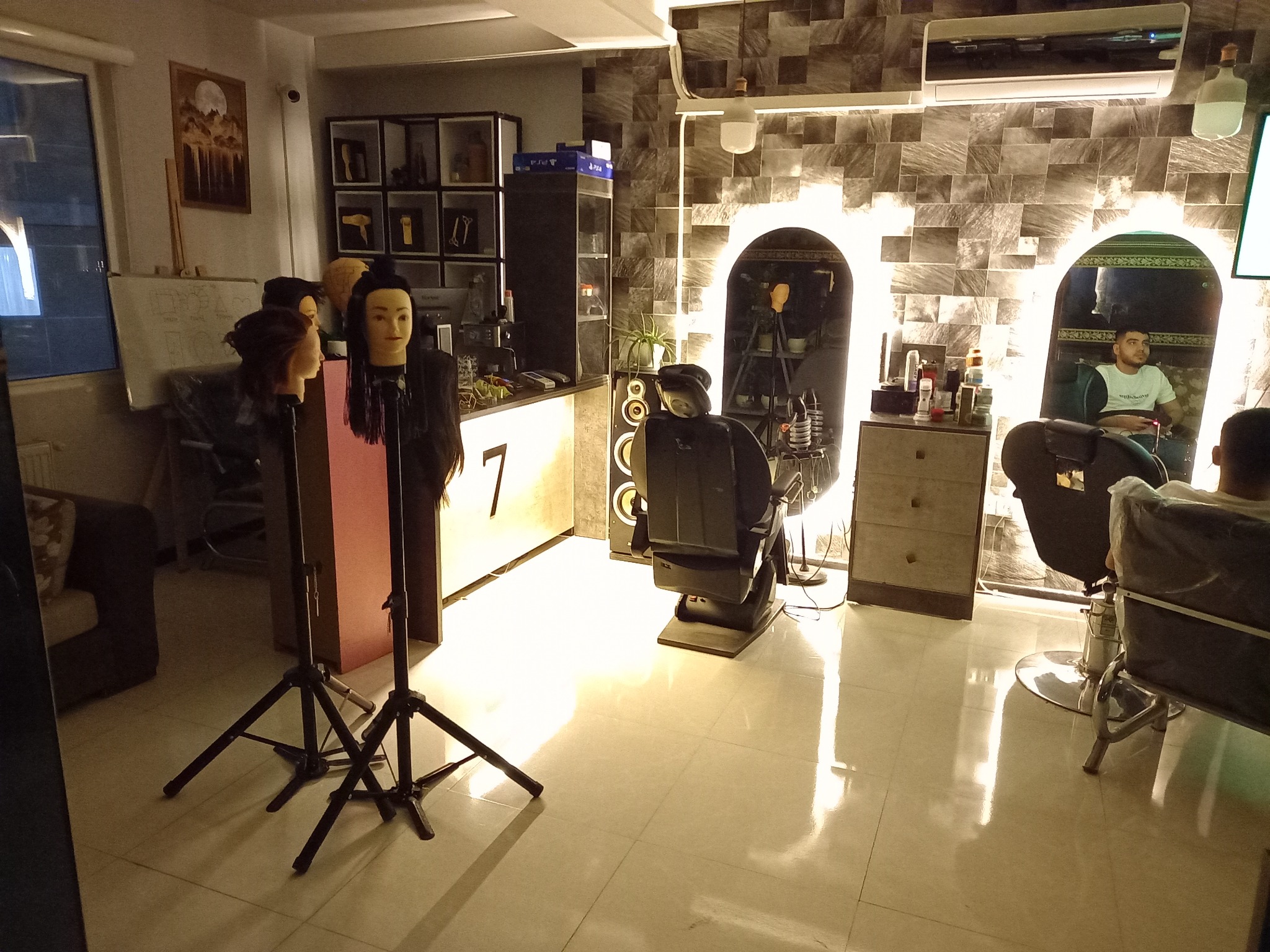 اموزشگاه ارایشگری مردانه رامین ولی‌زاده