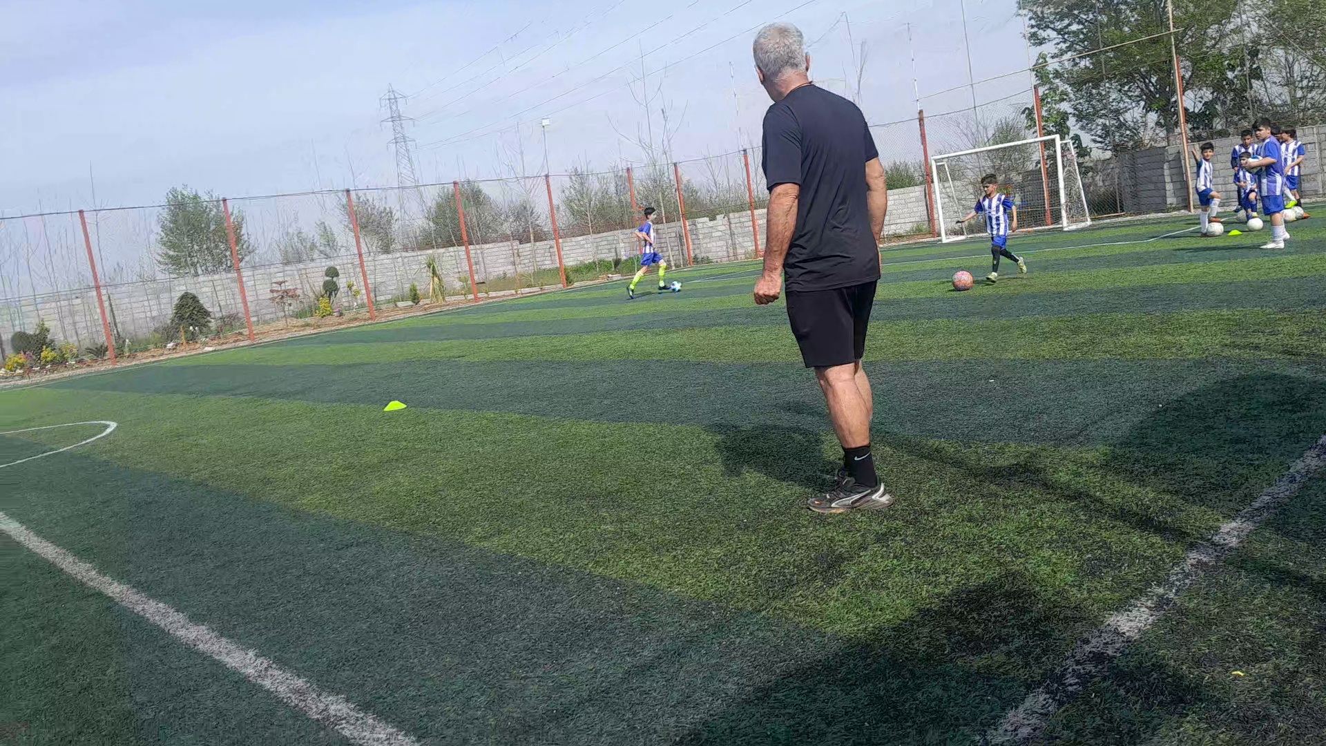 مربی فوتبال ومدیر باشگاه آبی پوشان مهر