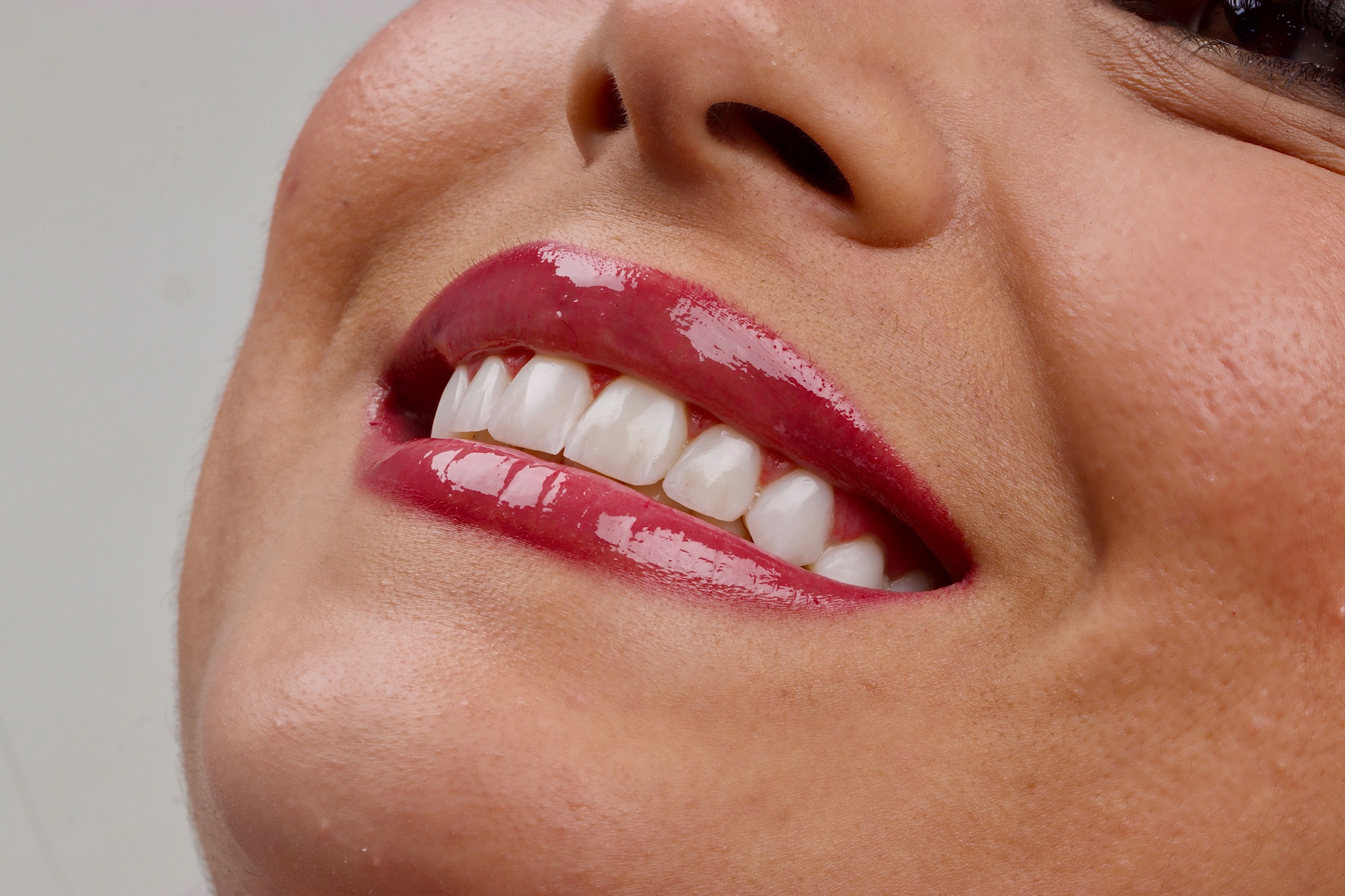 مطب دندانپزشکی زیبایی دکتر مانديس صدر