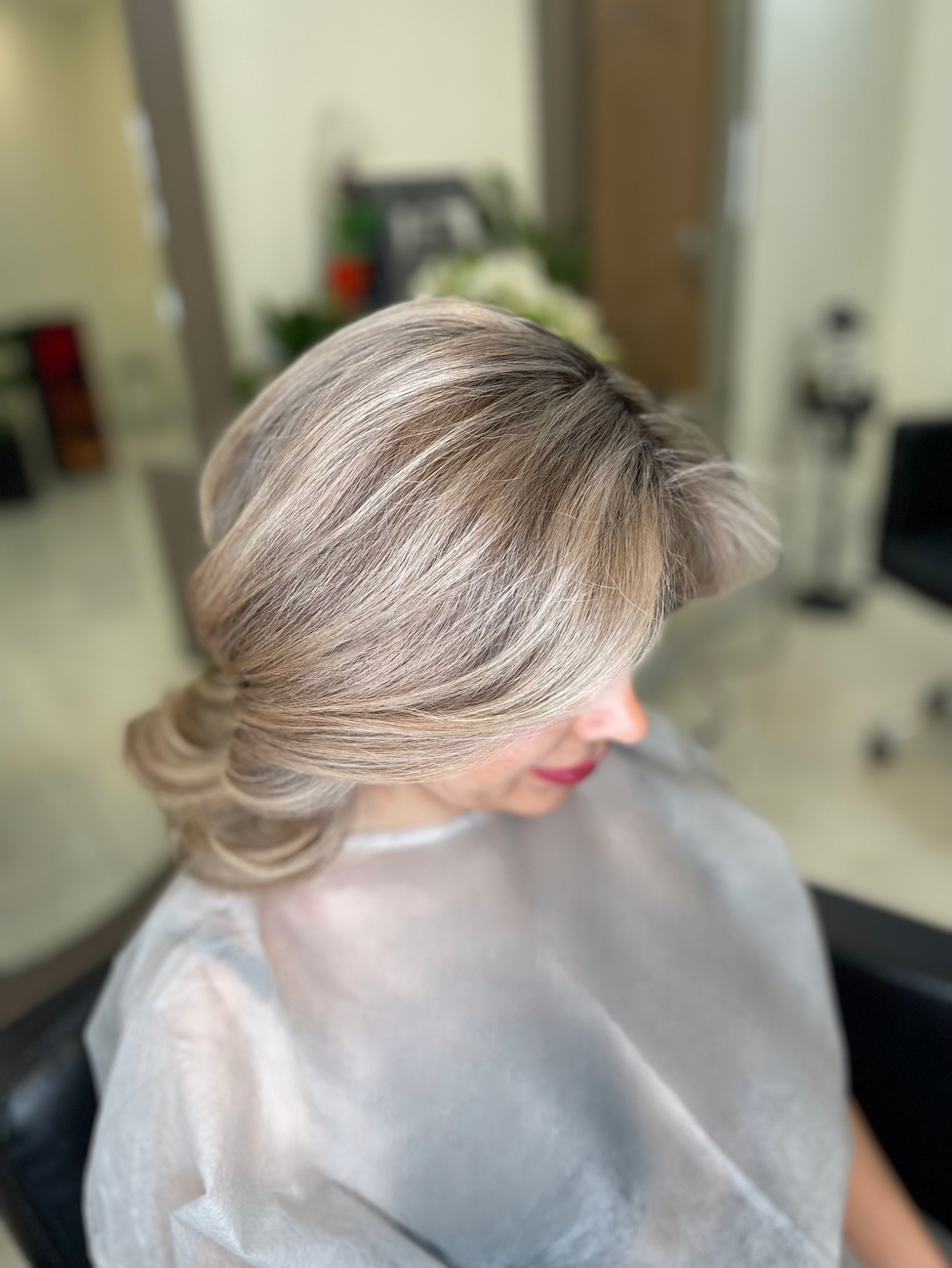 سالن تخصصی خدمات مو میترا بهنام پور