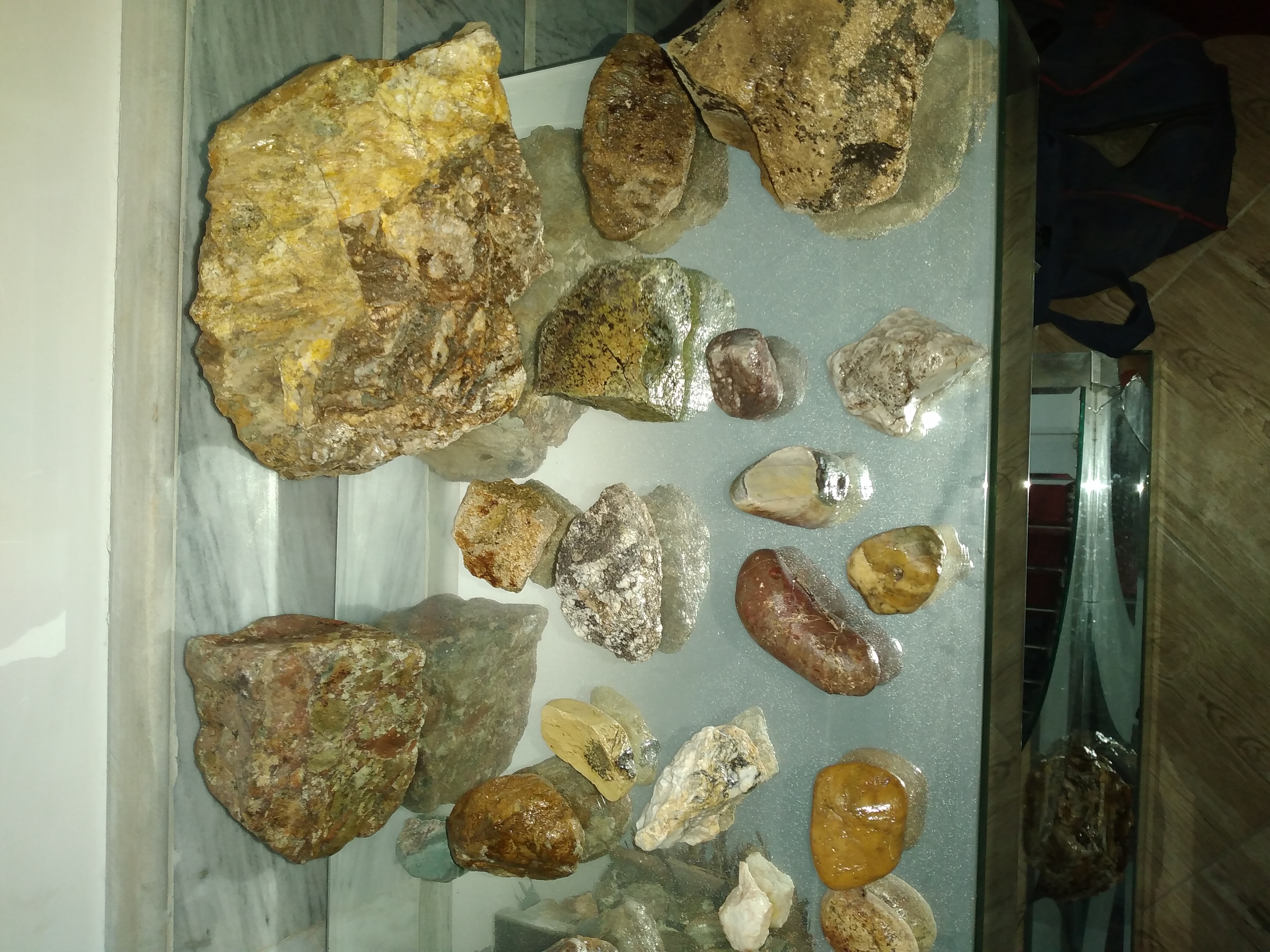 خریدوفروش سنگهای قیمتی ونیمه قیمتی احمدی