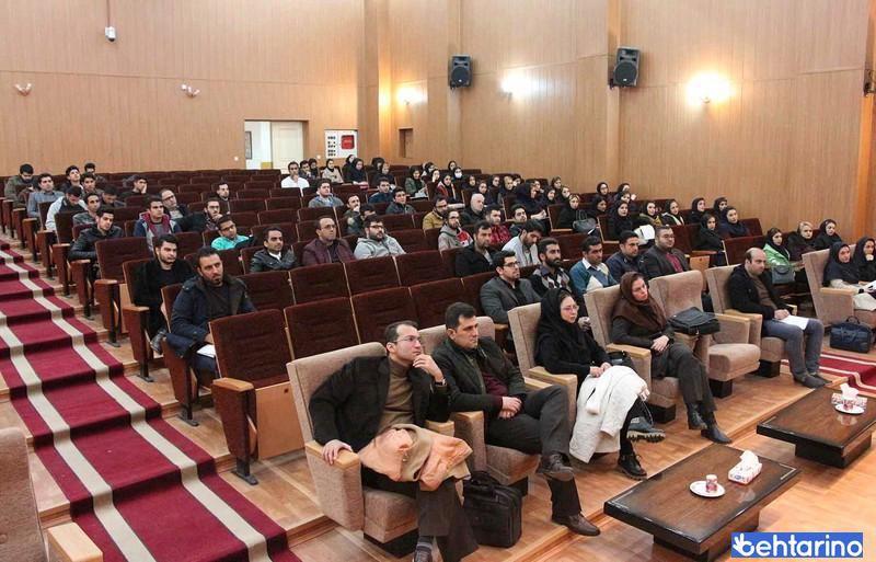 سالن آمفی تئاتر دانشگاه