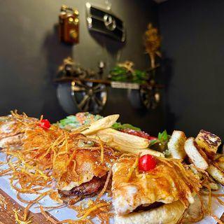 کافه رستوران اتول برگر