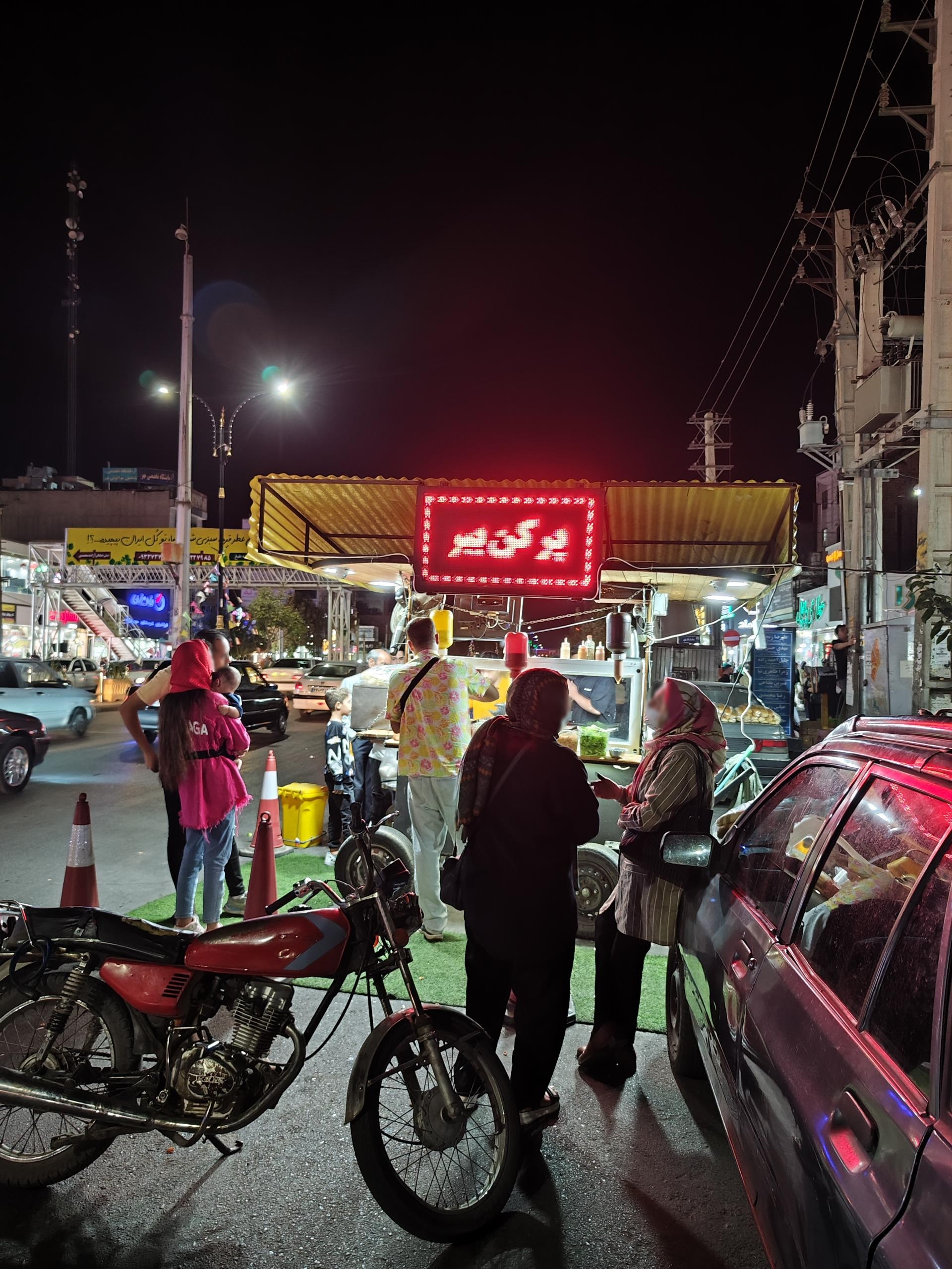 پیتزا فست فود خروس ران و بال و کتف و مرغ بریان