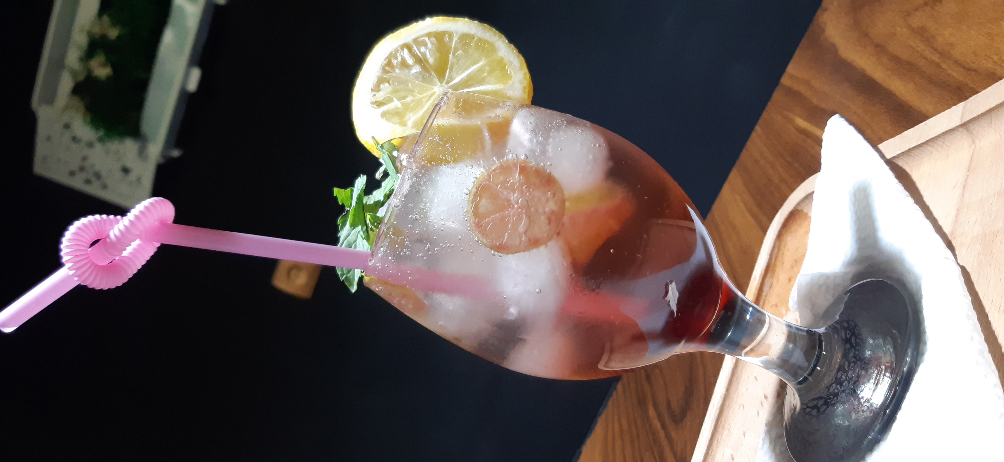 مجموعه کافی شاپ و فست فود فامیلیا