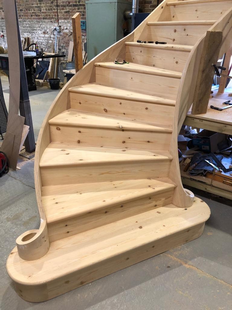 نوین چوب تولیدراه پله چوبی سوناخشک وکلبه