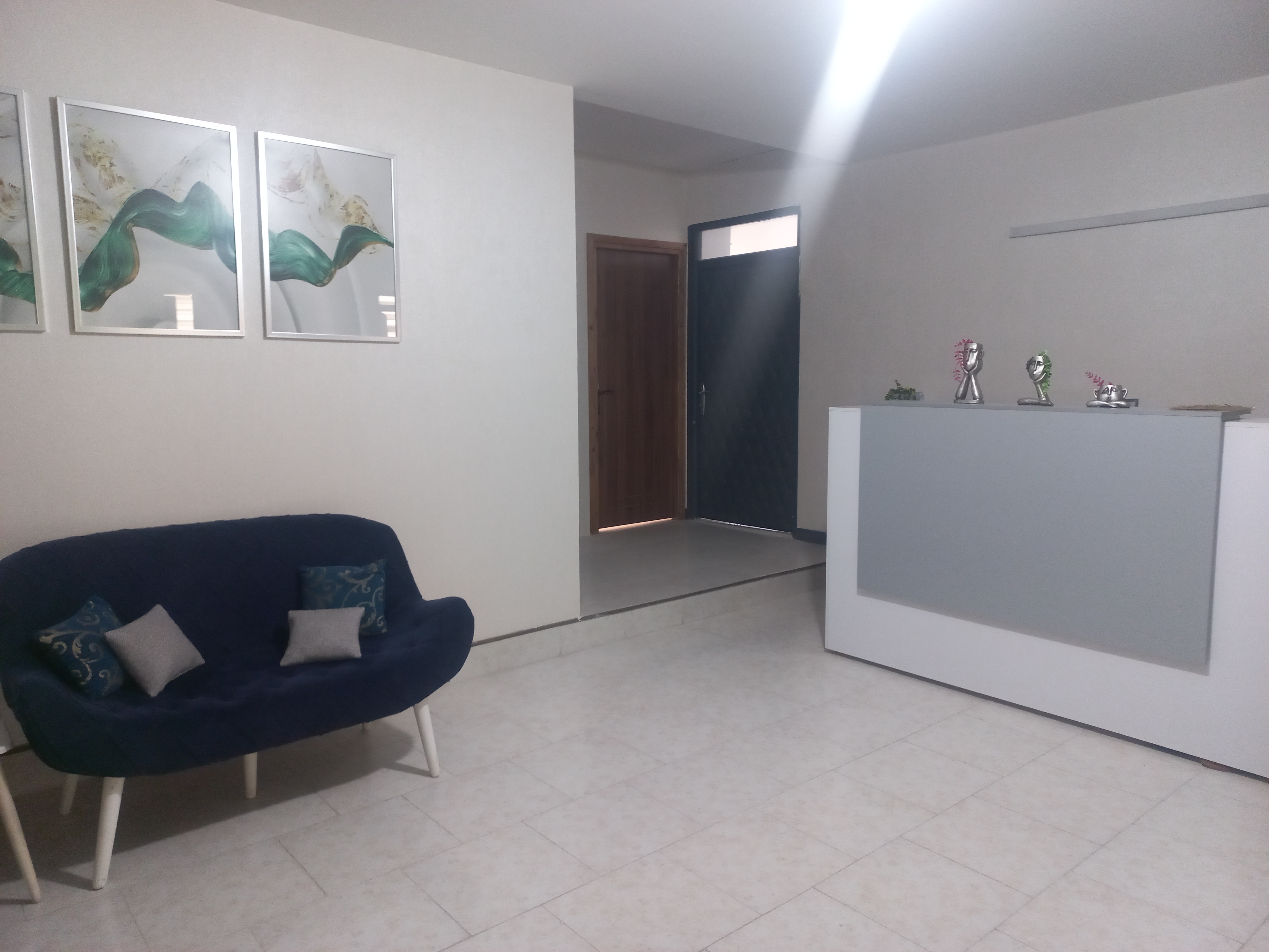 رواندرمانگر و هیپنوتراپیست و روانشناس