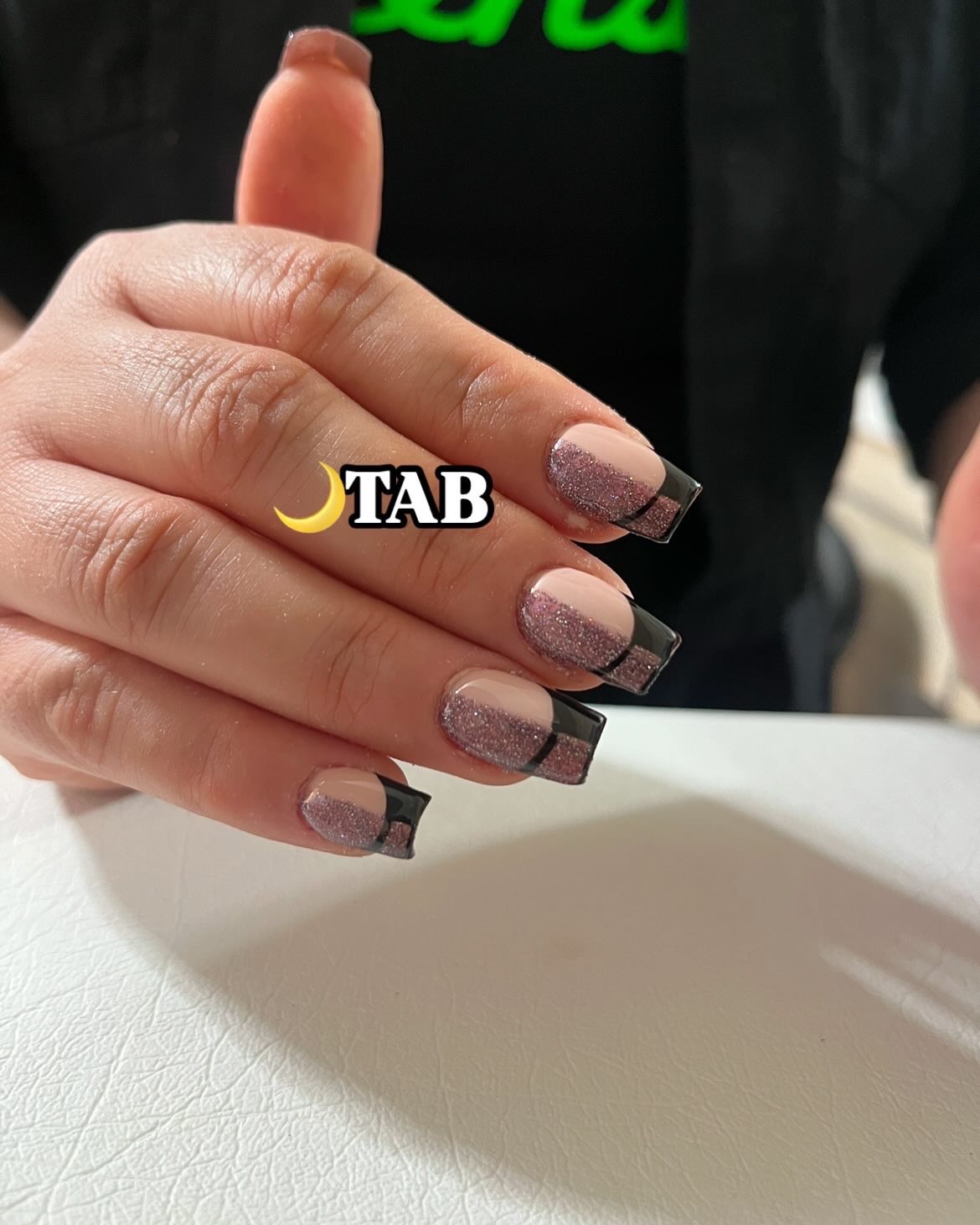 کاشت ناخن مهتاب هزاروسی