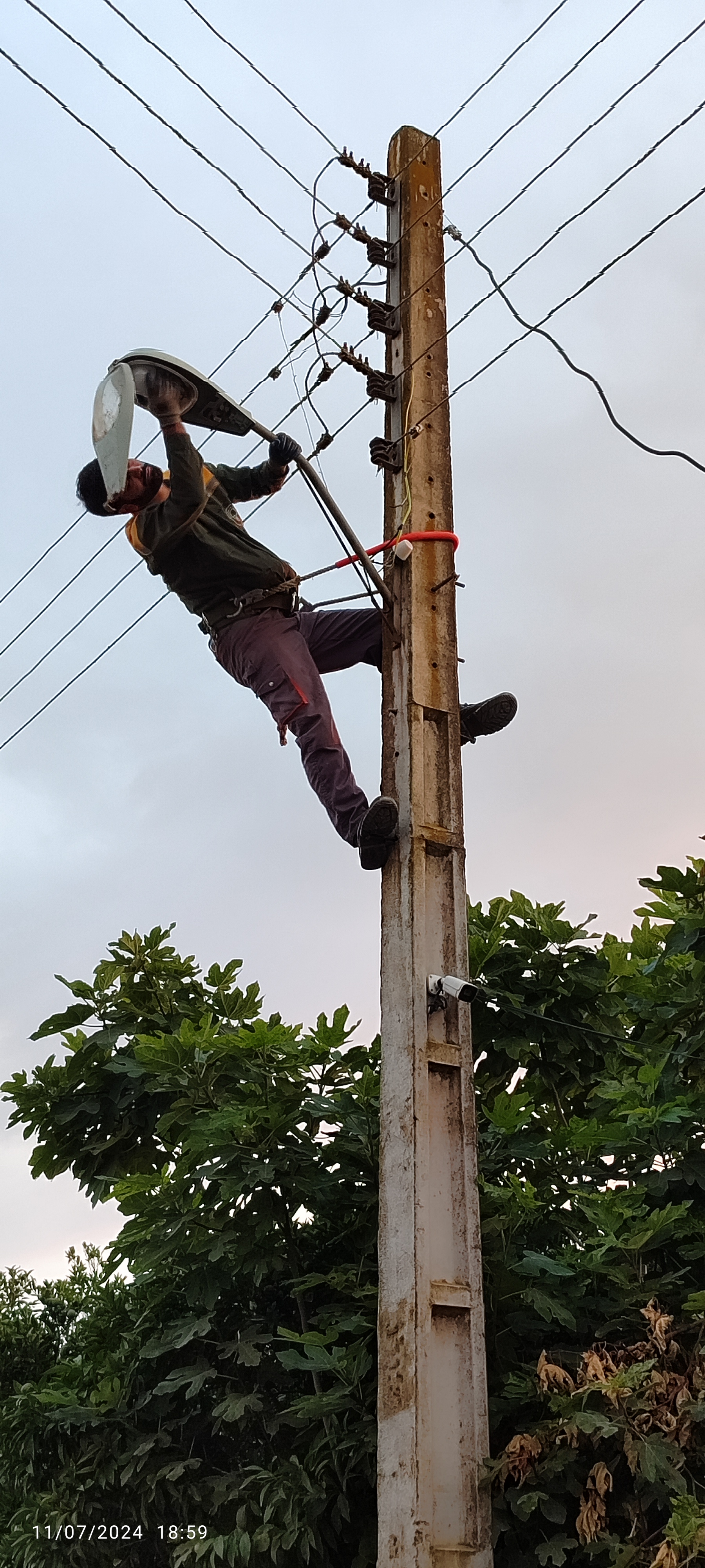 خدمات فنی مهندسی برق نیک زاد