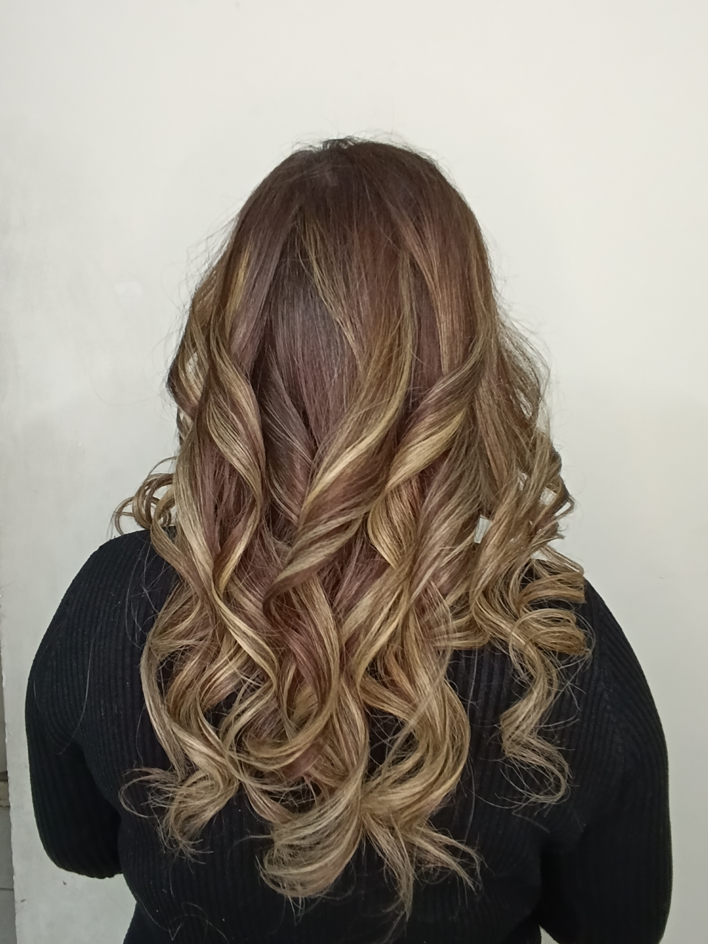 خدمات تخصصی رنگ مو و ابرو سحر خاکشور