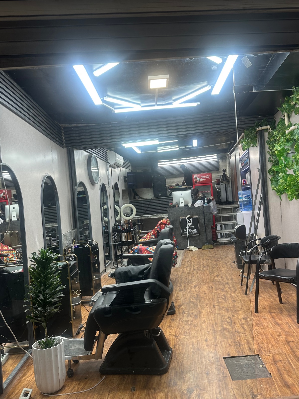 پیرایشگاه مهدی پاکطلب
