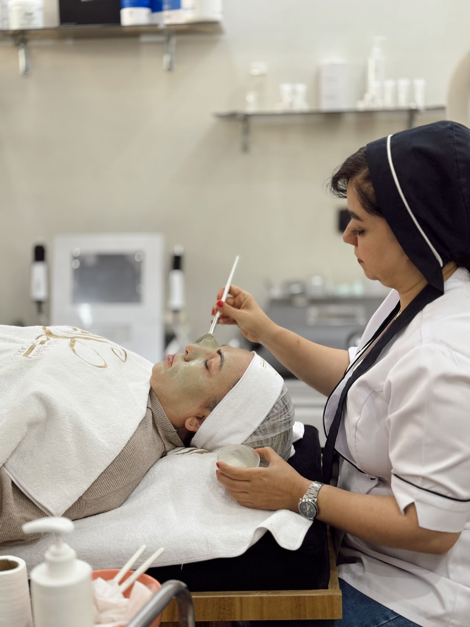 مرکز فیشیال و پاکسازی پوست(استاد جلالی)