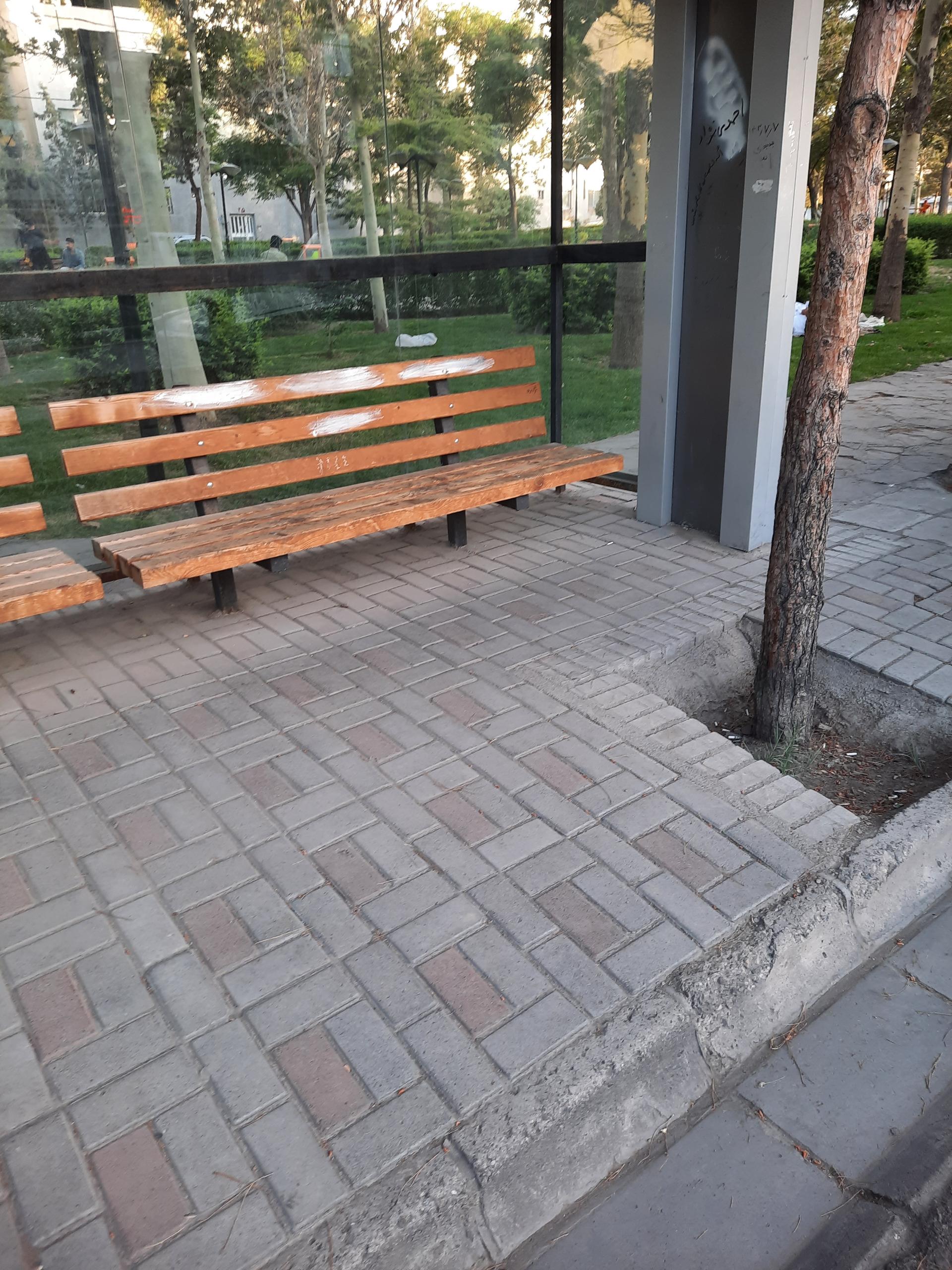 ایستگاه اتوبوس حجاب 67