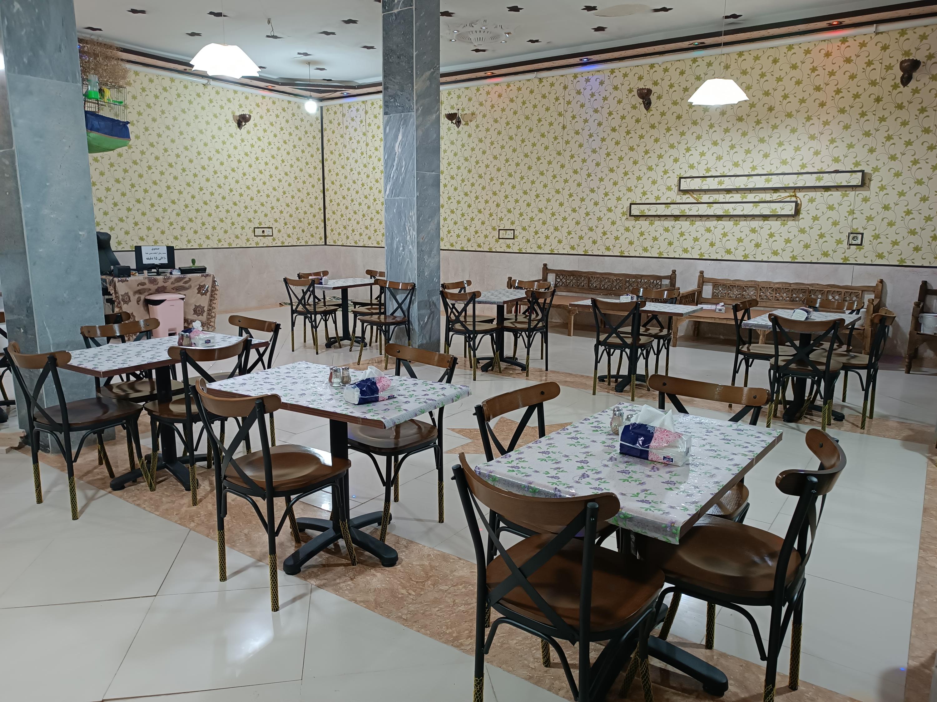 رستوران ستاره کویر