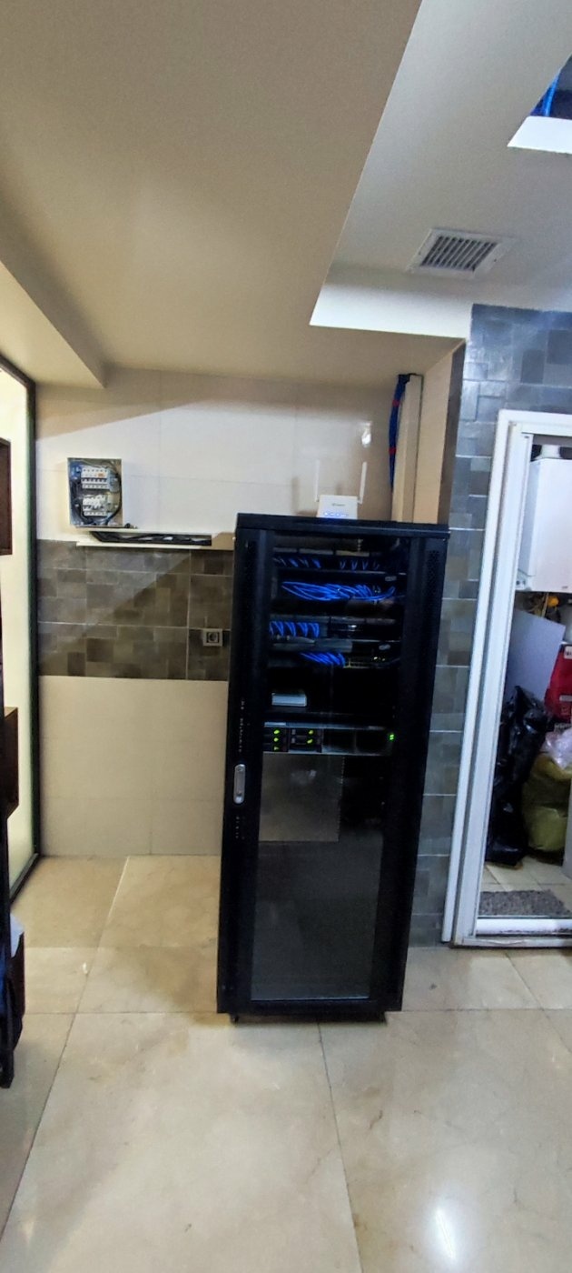 فروشگاه خدمات کامپیوتری فرهاد باقی