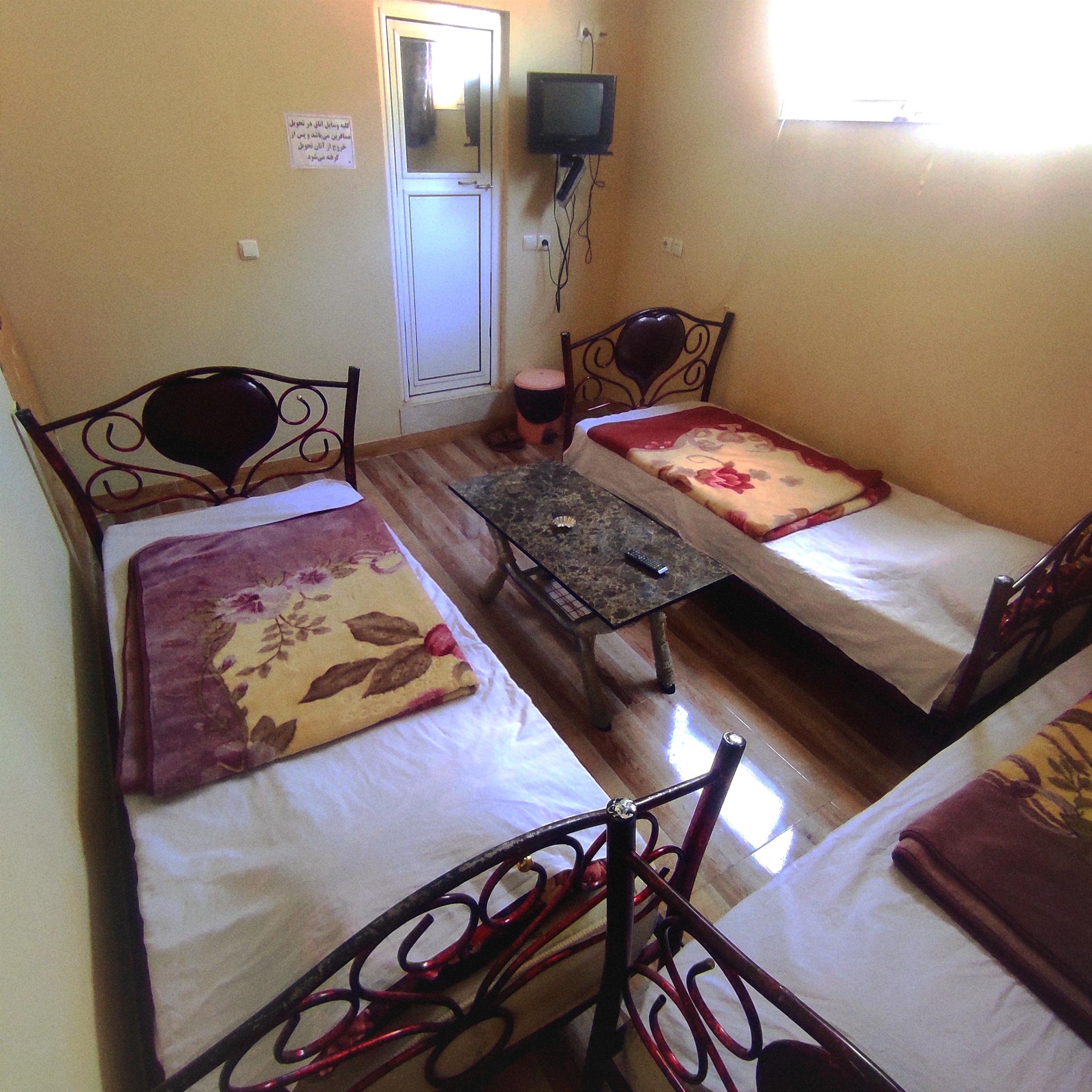 مهمان‌پذیر و غذاخوری میدیا