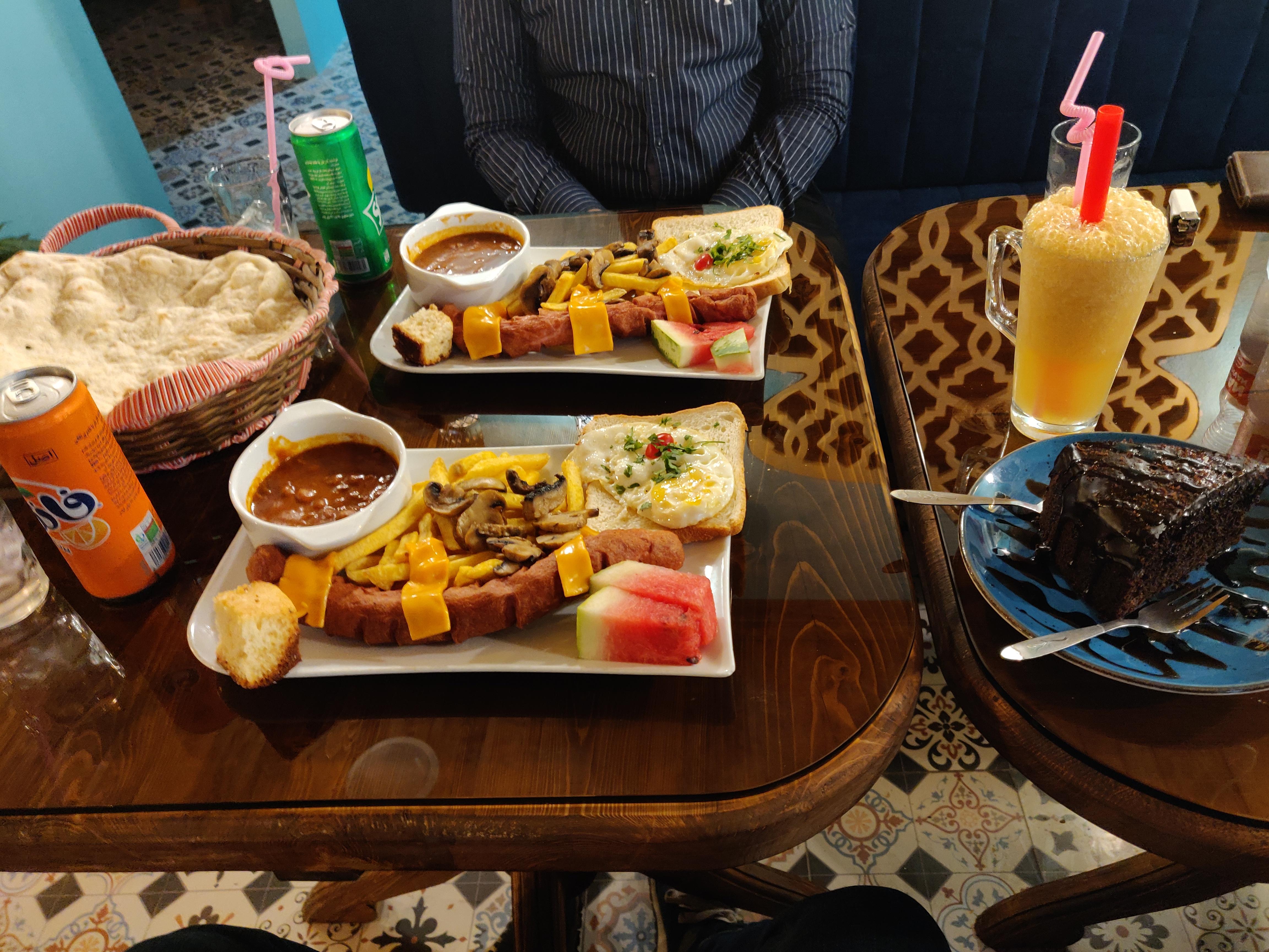 کافه بستنی میلاو
