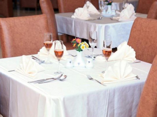 رستوران سلامت هتل نقش شاپور