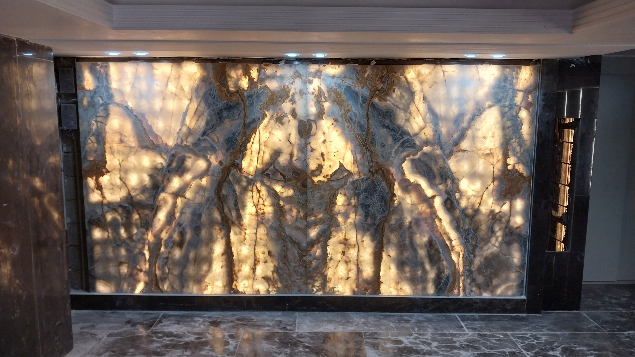 سنگ فروشی اسلب سنگ و صفحه تاپس