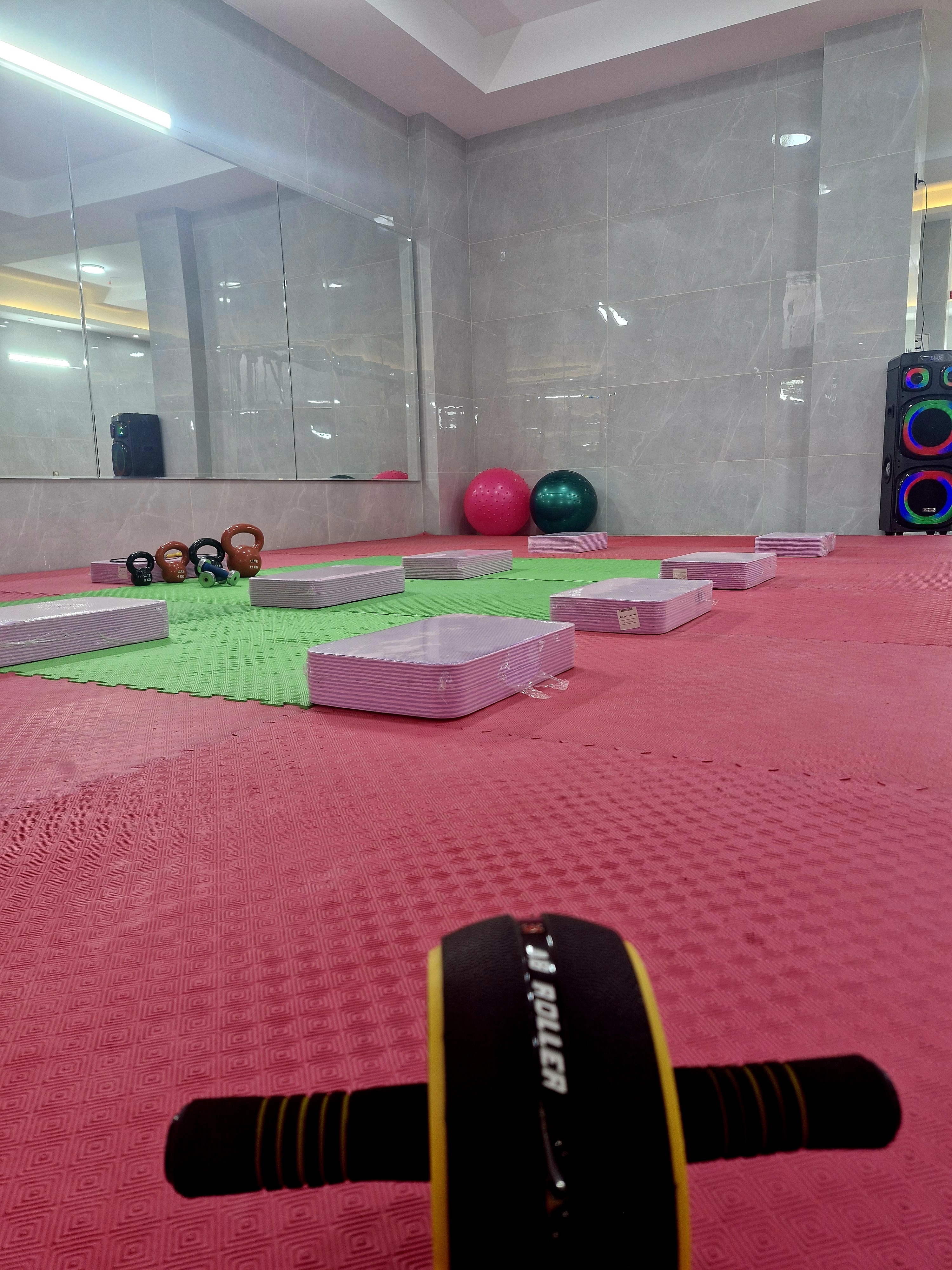 باشگاه بدنسازی و فیتنس چلنج فیت