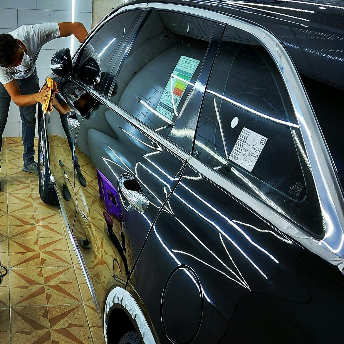 مرکز تخصصی دیتیلینگ خودرو کافه سرامیک امین موسوی