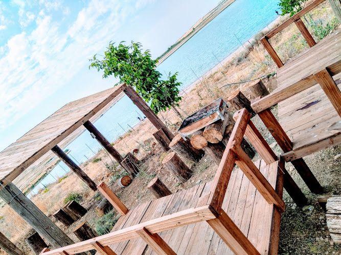 مجتمع تفریحی اقامتی بام برم (کلبه های رویایی رو به دریاچه)