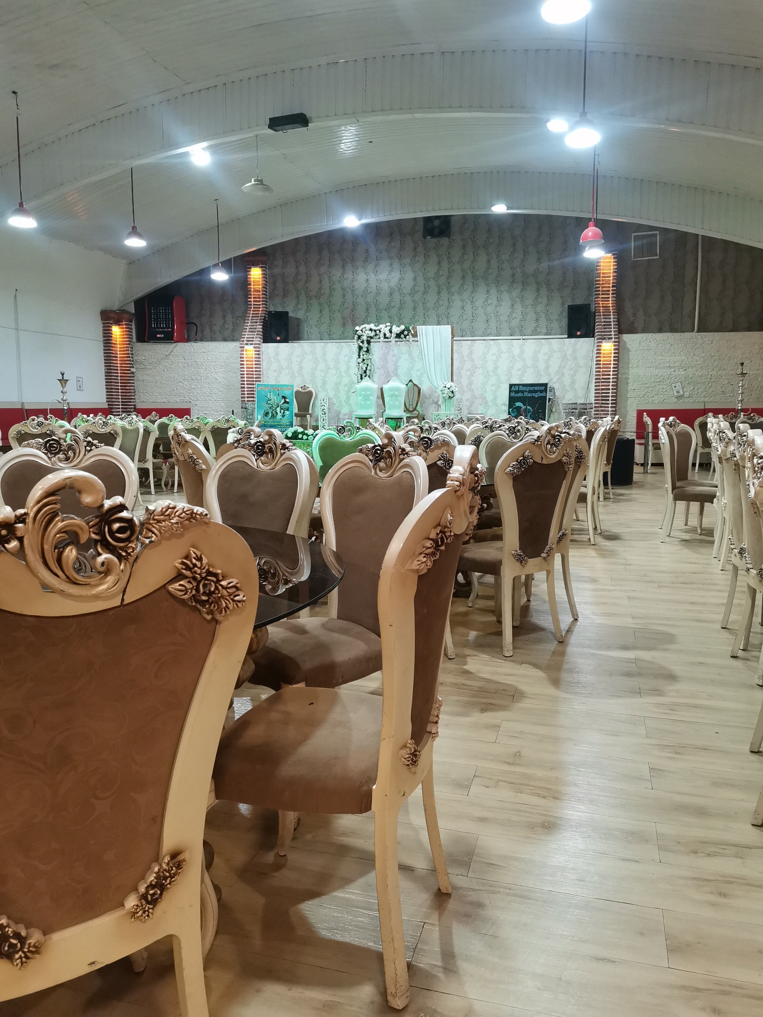 باغ رستوران عالیجناب