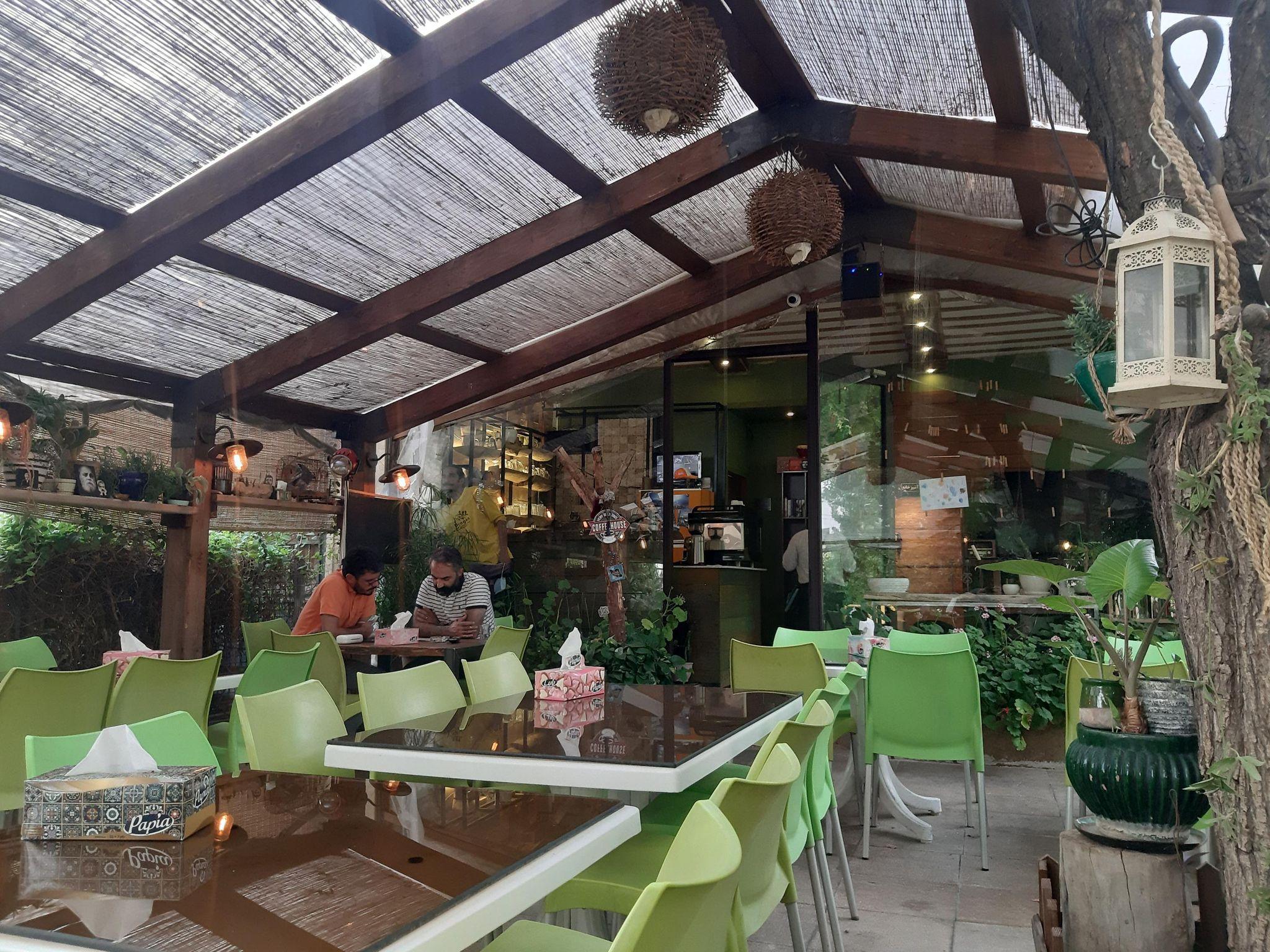 رستوران بید مجنون