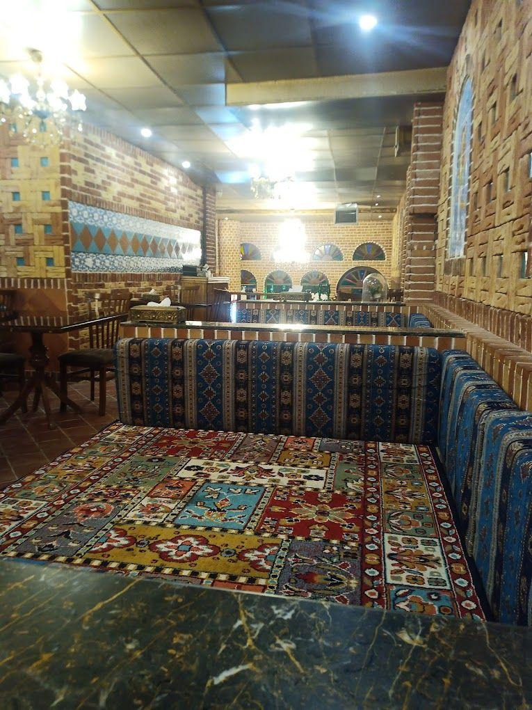 رستوران سنتی شب نشین