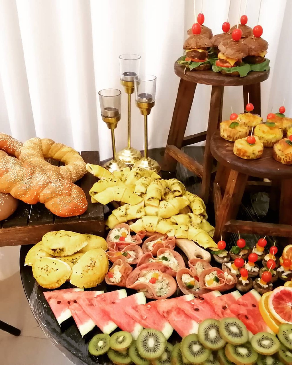 فینگرفود و کترینگ ﴿𝖒𝖔𝖔𝖓﴾