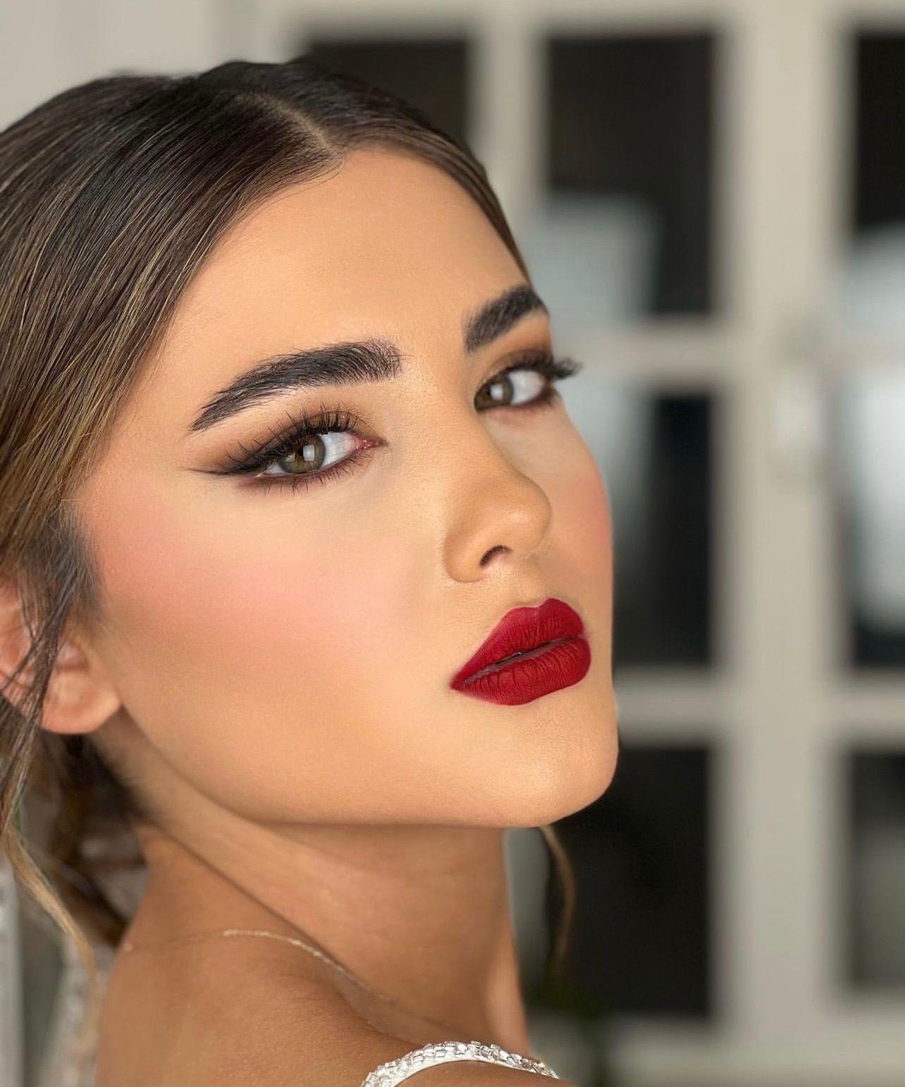 هستی بیوتی لاین میکاپ