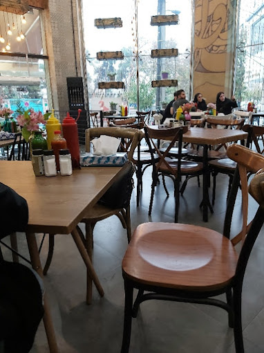 فست فود جیلیز ویلیز شعبه پیروزی