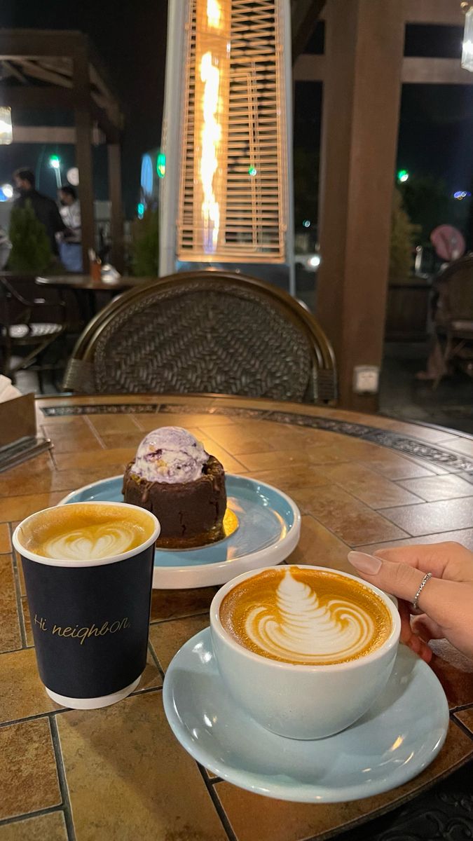 کافی شاپ البالو سیاه