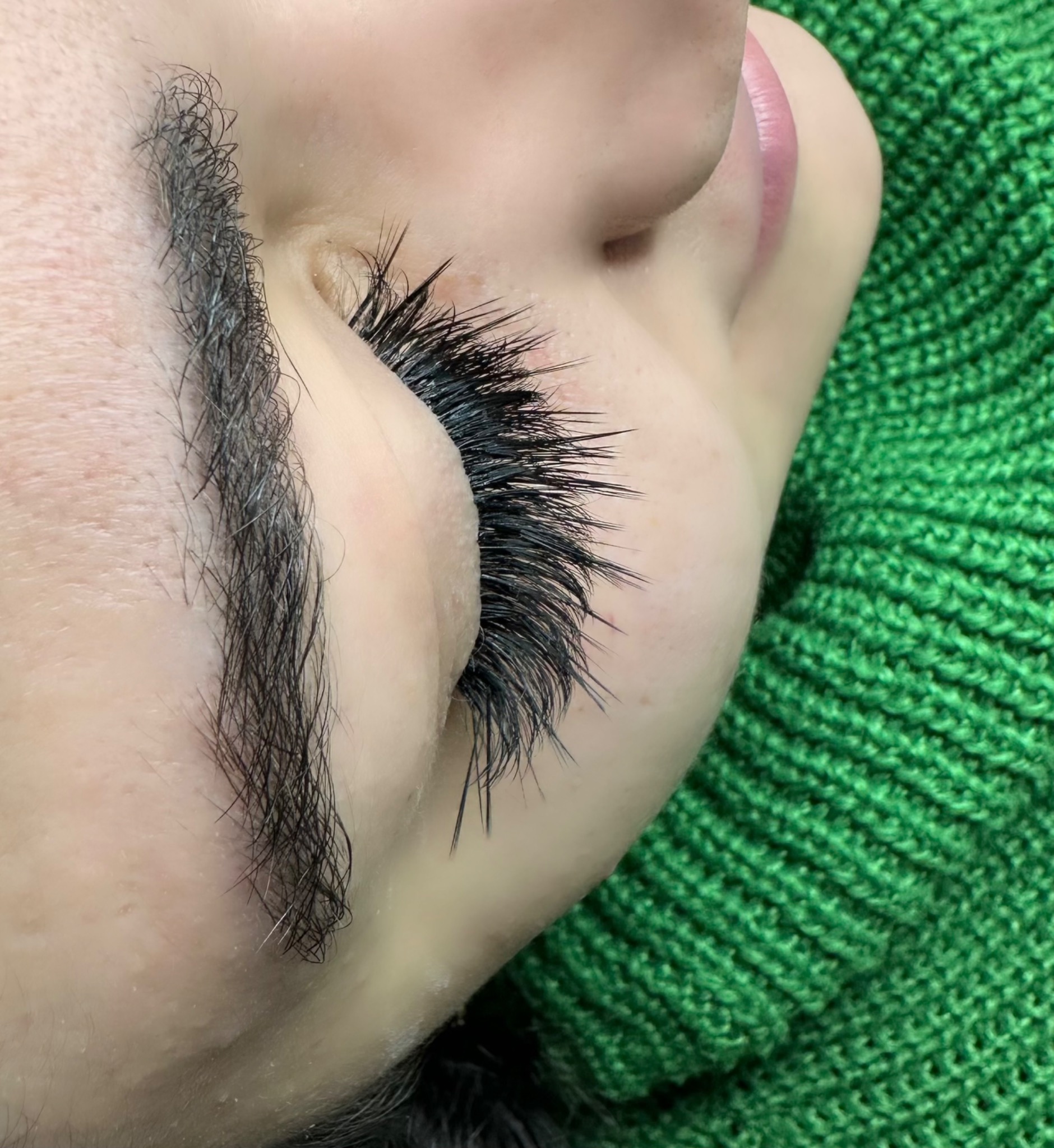 کاشت و اکستنشن مژه یلدا