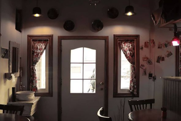 کافه فست فود آپامه