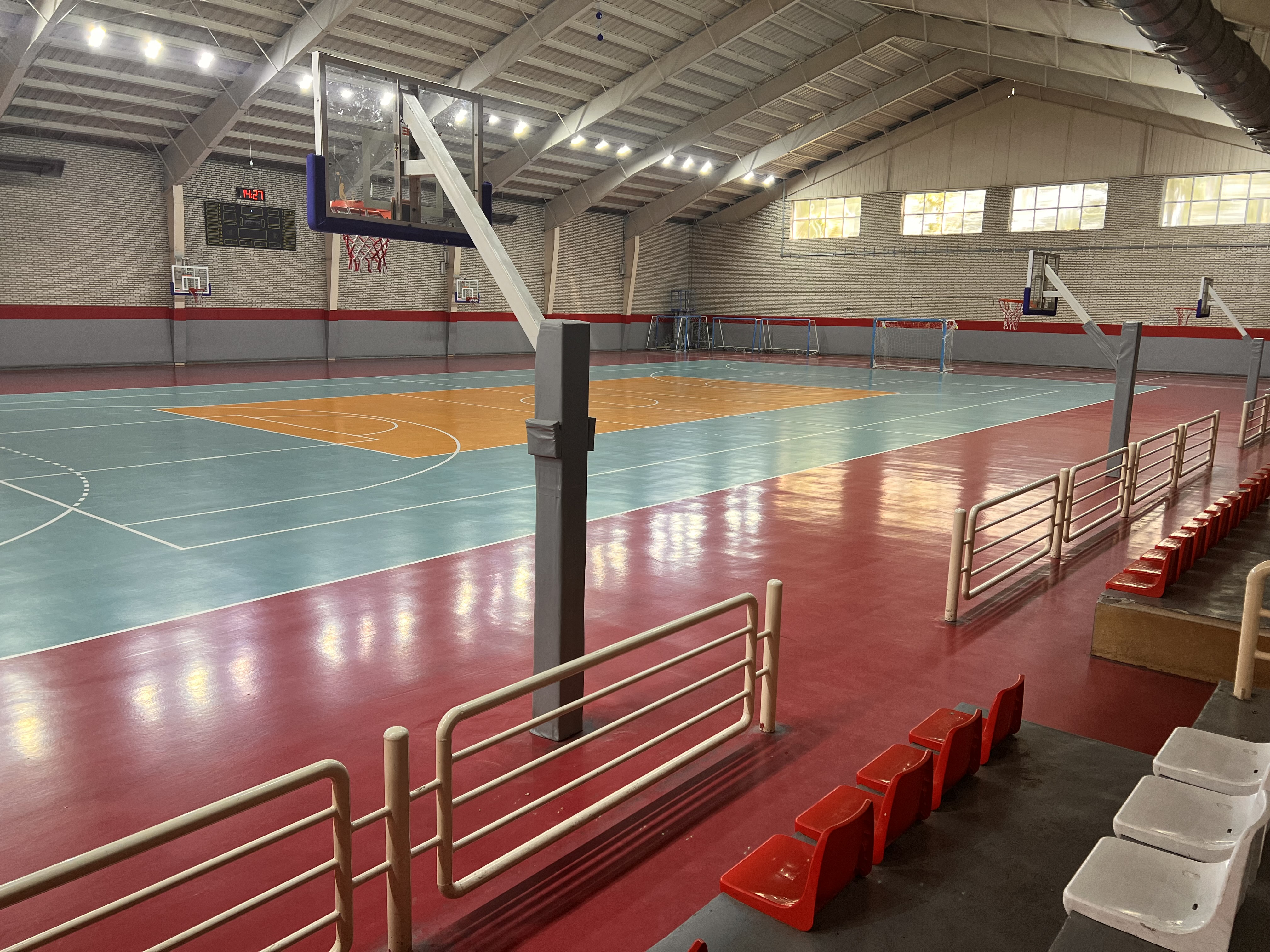 باشگاه پدیده.سالن و آکادمی ورزشهای سالنی