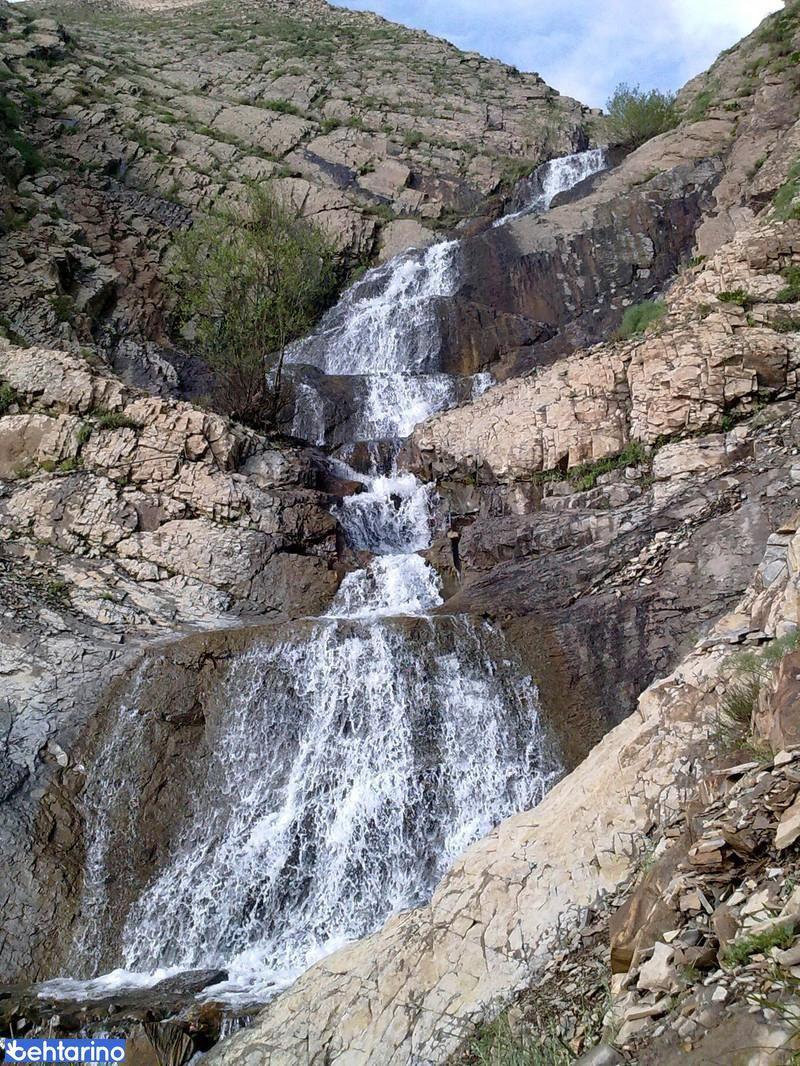 آبشار ده تنگه (چهل پله)