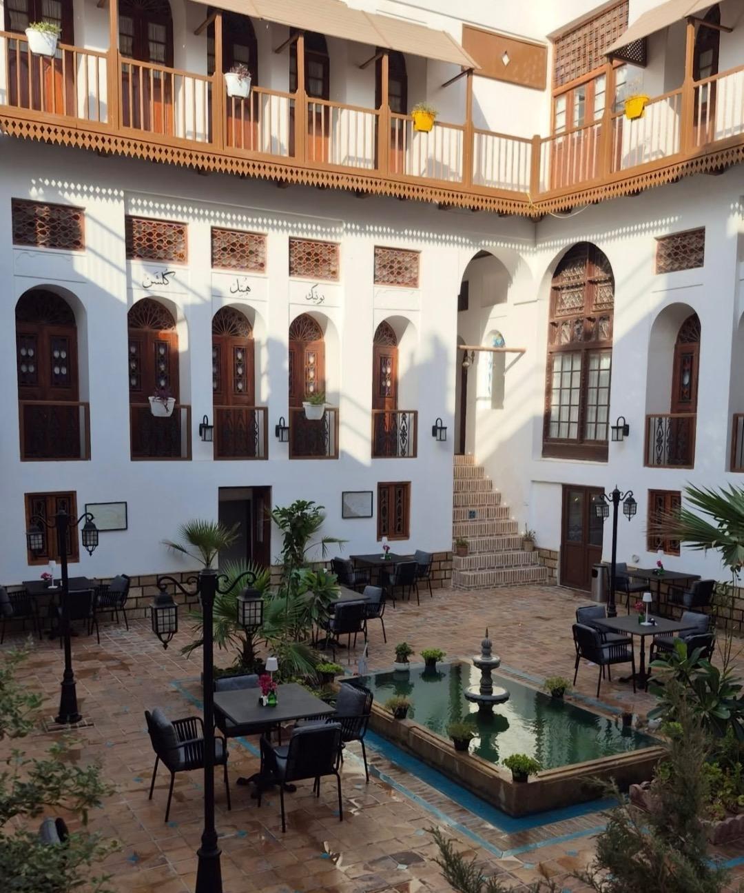 کافه رستوران لاله (عمارت مبارکی)