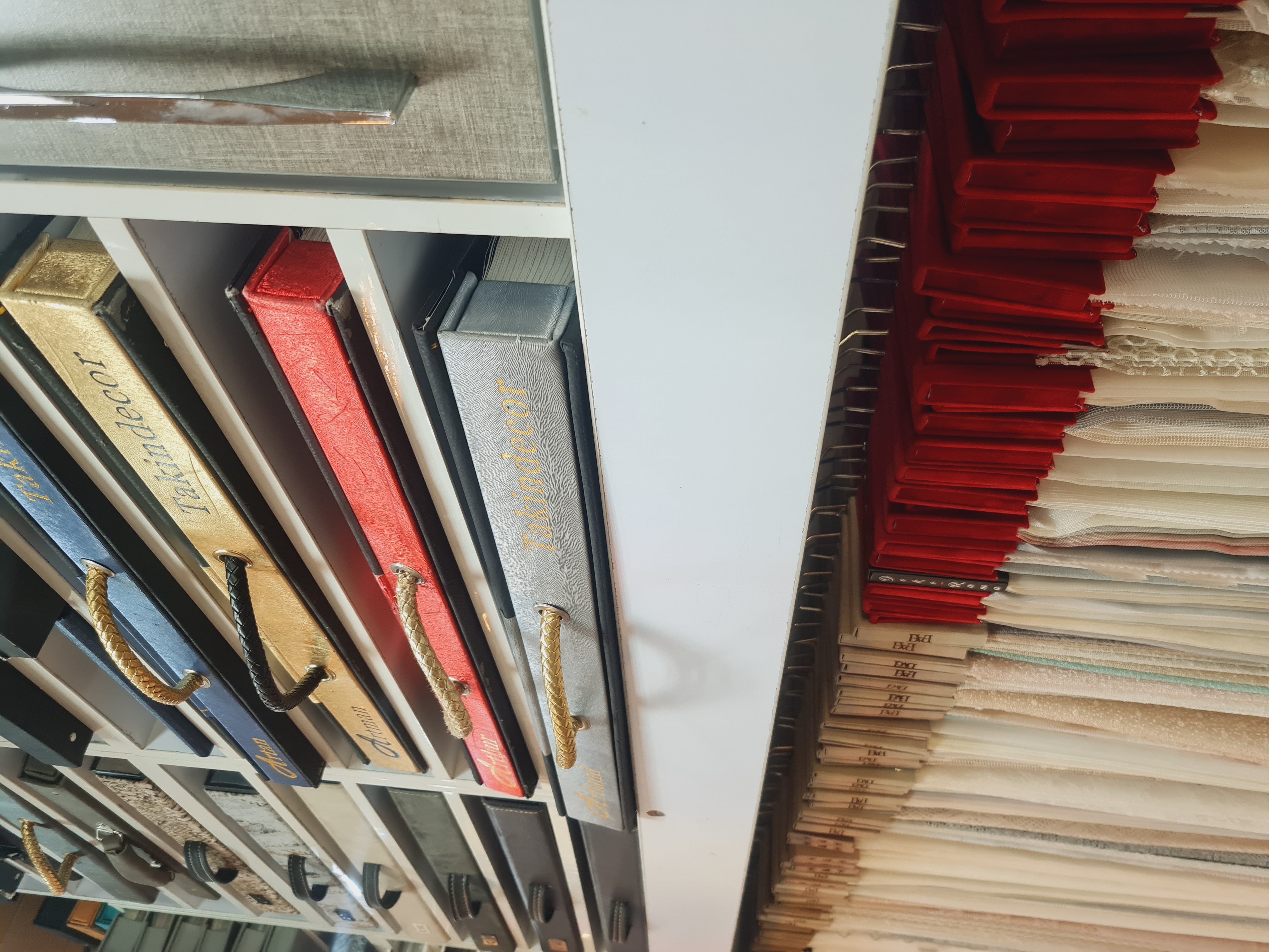 گالری دکورا  (پرده _کاغد دیواری.روتختی )