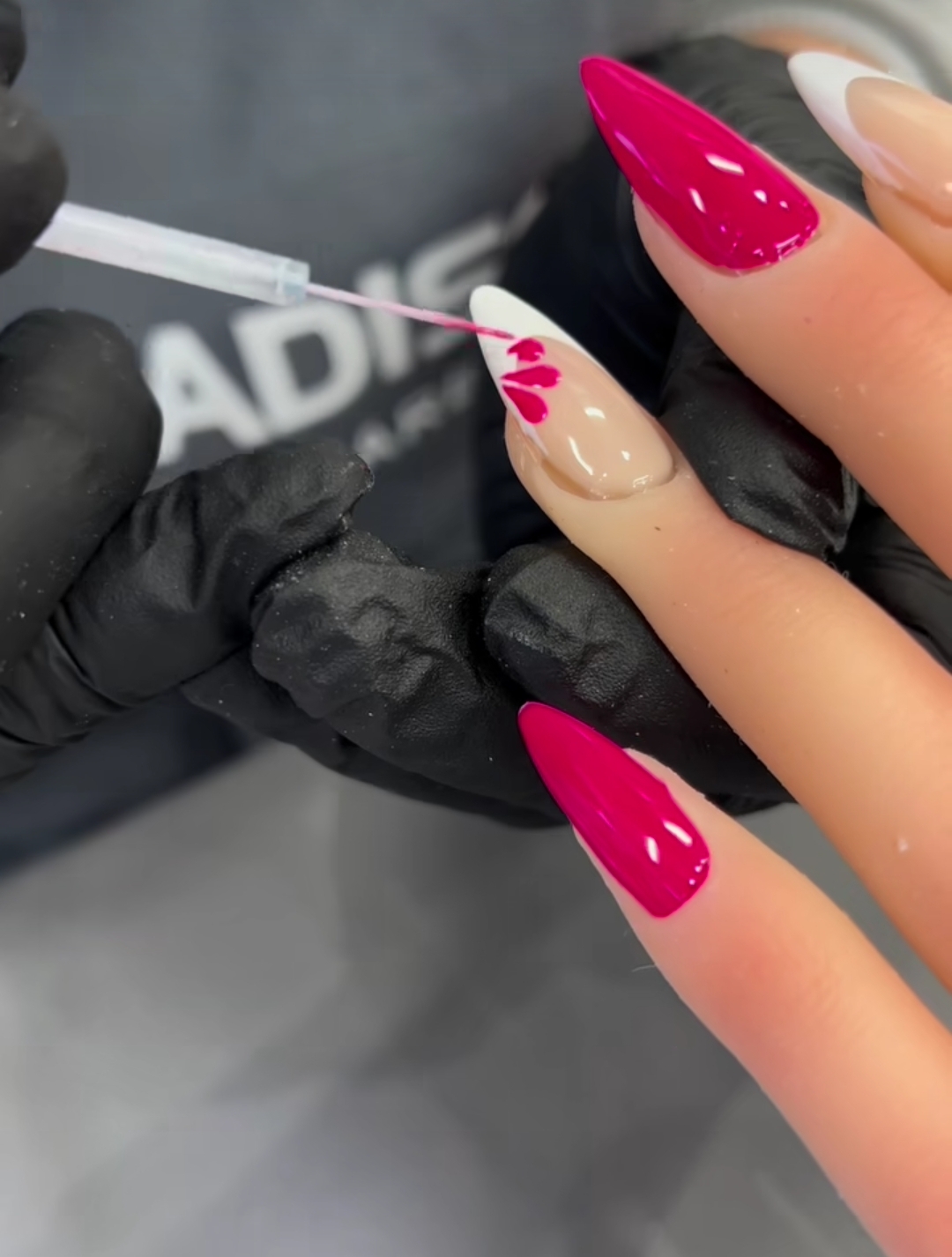 خدمات وآموزش ناخن گلاریس