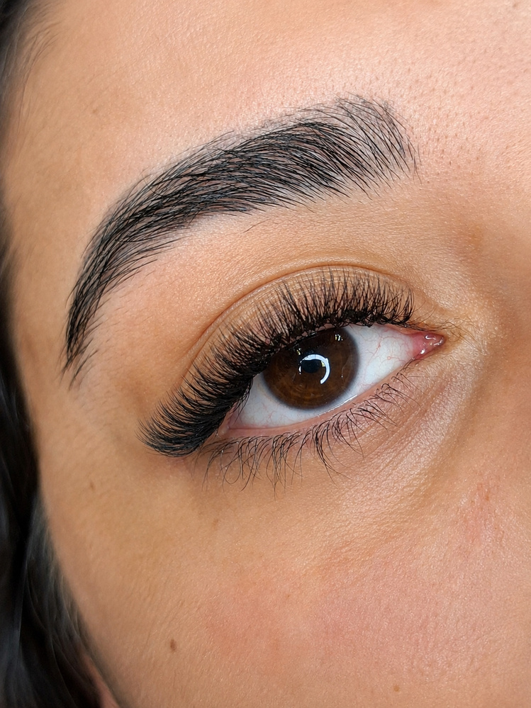 انجام خدمات مژه(اکستنشن،لیفت،لمینت،کاشت)