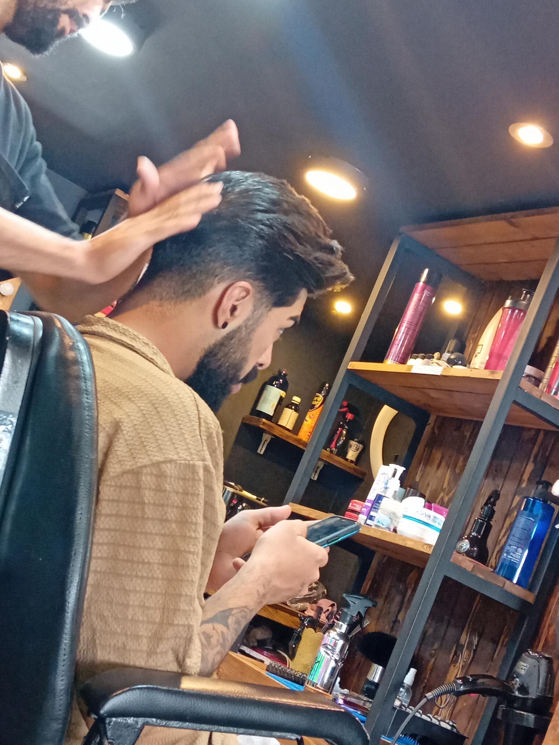 آرایشگاه مردانه یونیک