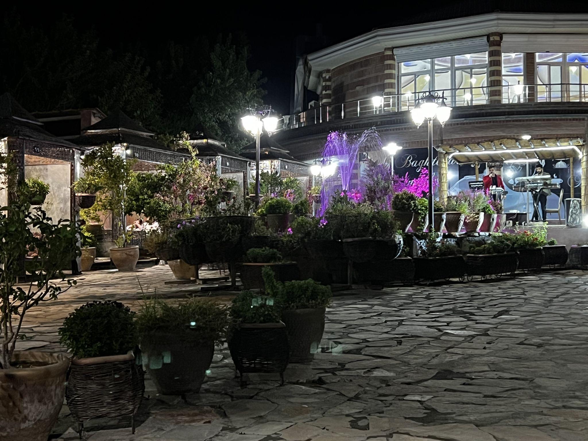 رستوران شاندیز سرسبز