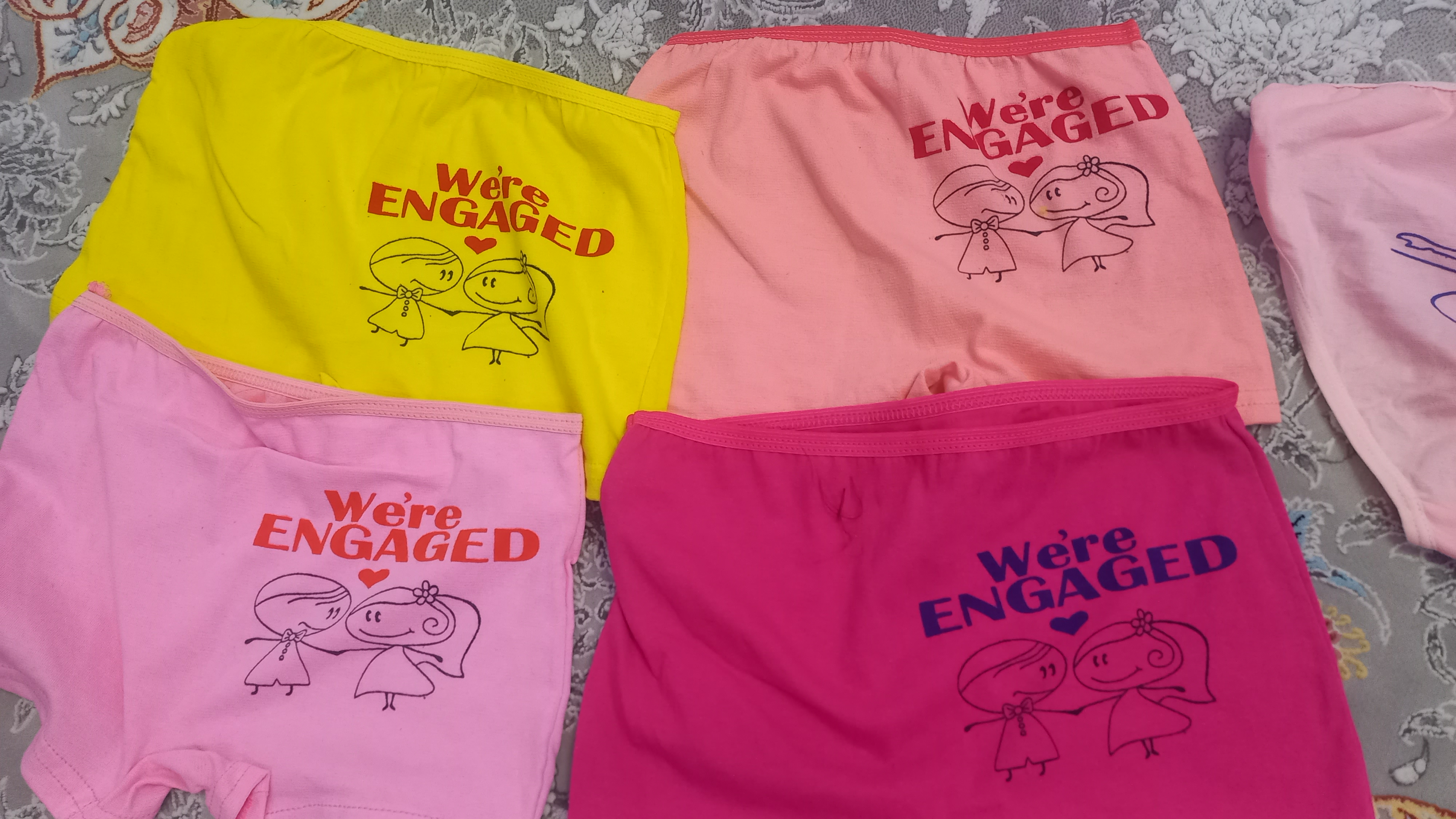 لوازم آرایشی  ولباس زیرو پوشاک ملیکاهلیا