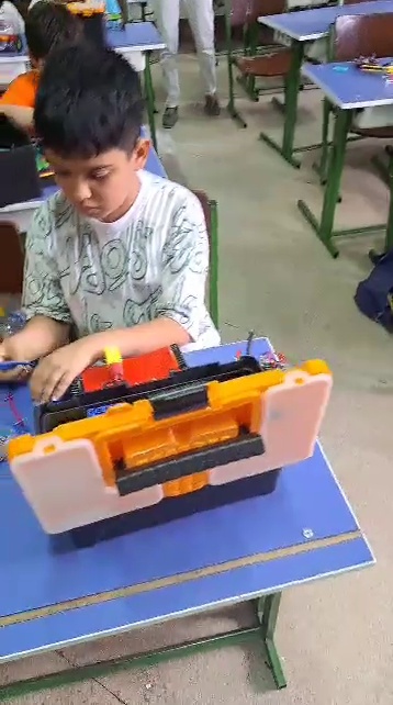 آموزشگاه رباتیک فرزین