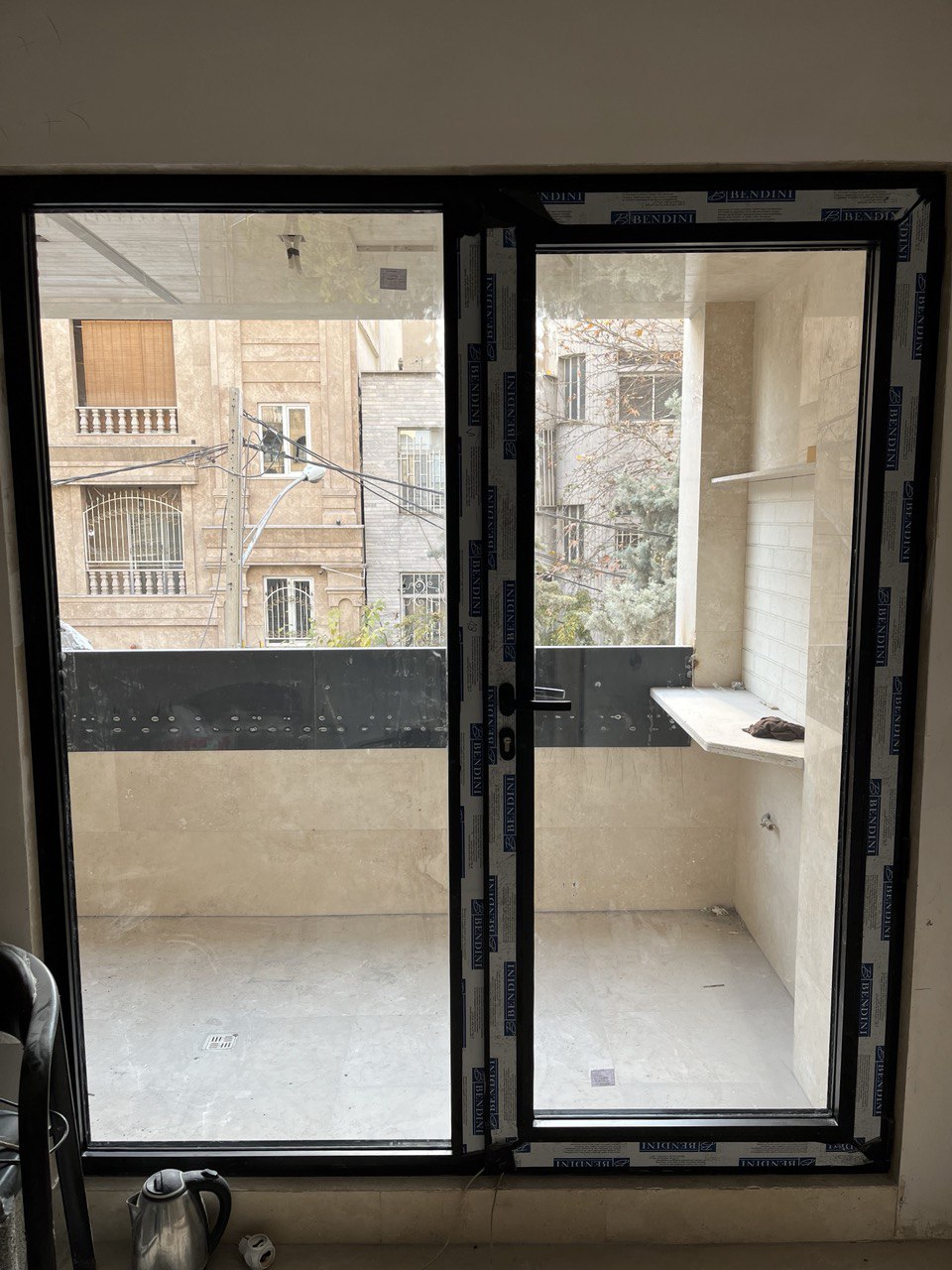 پنجره عایق گستران