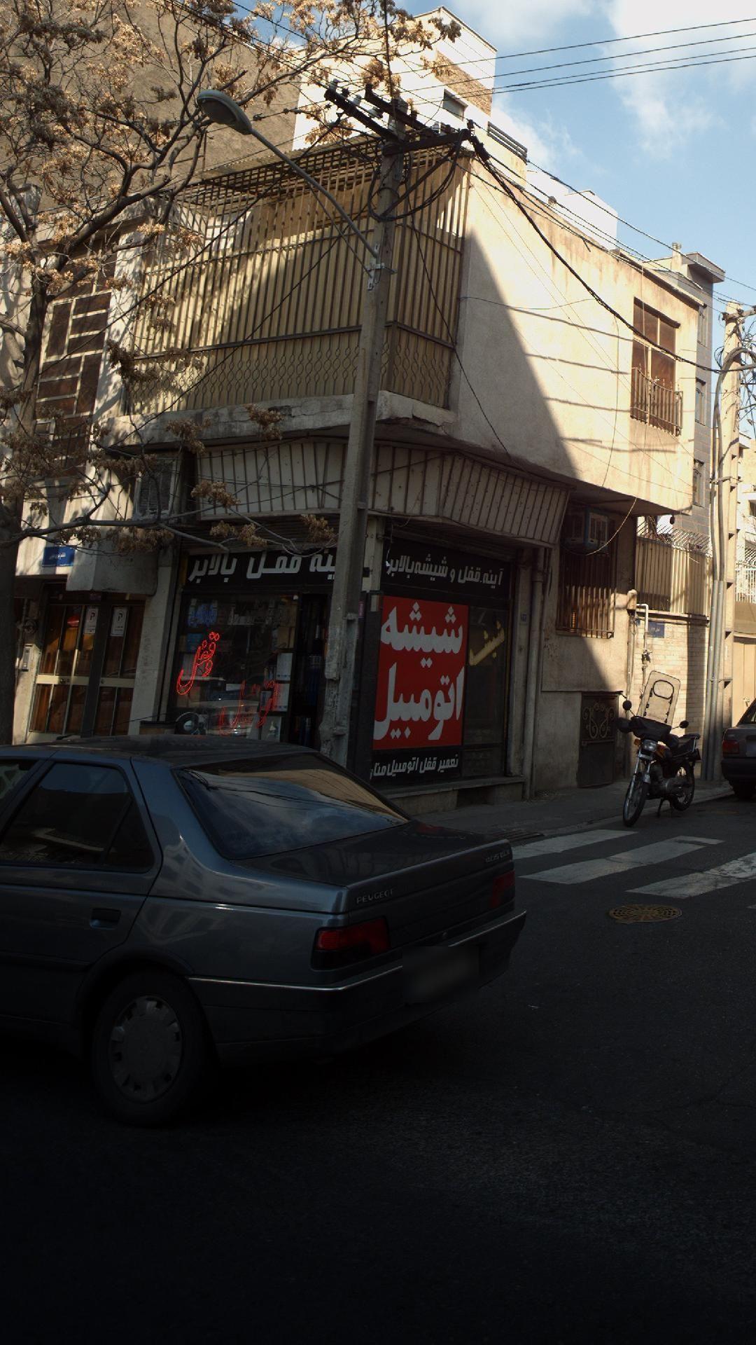 شیشه و قفل اتومبیل علی