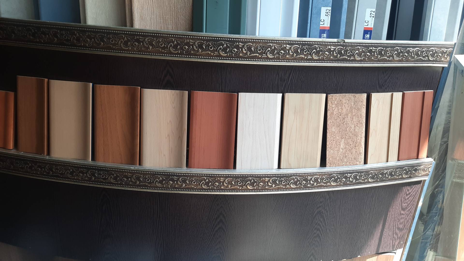 تزئینات چوبی ساختمان رجبی
