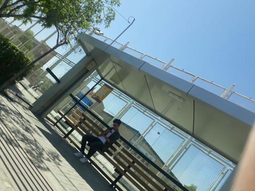 ایستگاه اتوبوس فروشگاه رفاه
